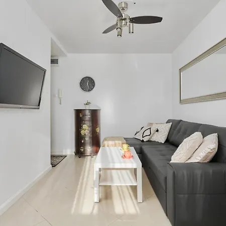 Black & White Studio With A View By Renters Lejlighed