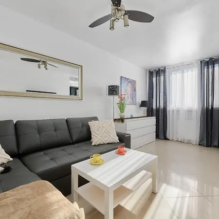 Black & White Studio With A View By Renters Lejlighed